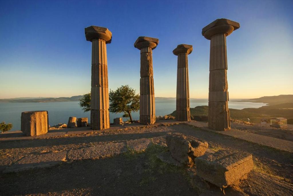 Assos – The Timeless Stone Village Overlooking the Aegean